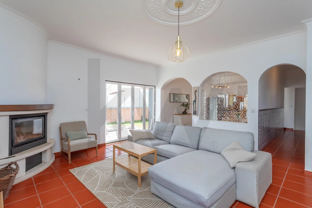 Moradia T4 para Arrendamento em Porto Salvo Foto 5