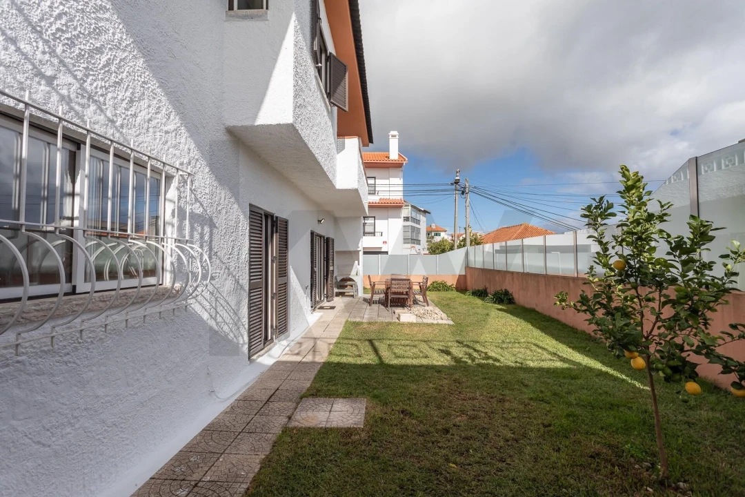 Moradia T4 para Arrendamento em Porto Salvo Foto 49