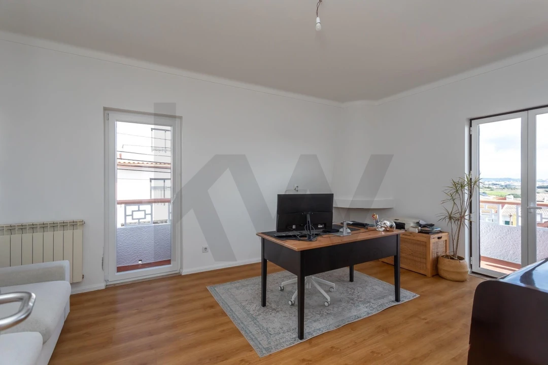 Moradia T4 para Arrendamento em Porto Salvo Foto 20