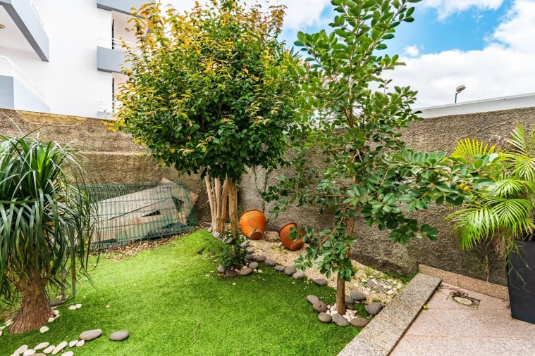 Apartamento T1 para Venda em Caniço Foto 10