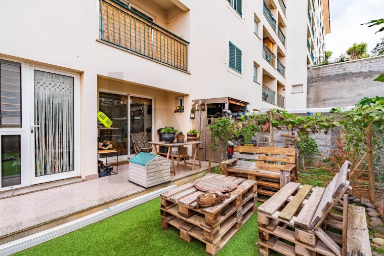 Apartamento T1 para Venda em Caniço Foto 12