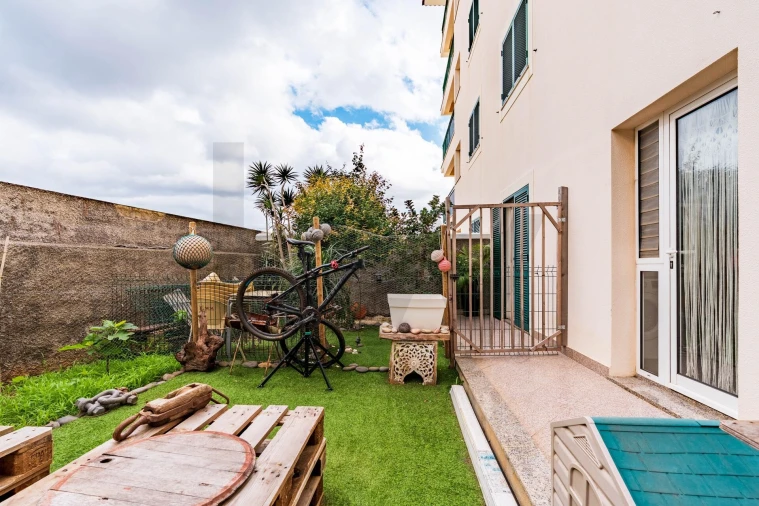 Apartamento T1 para Venda em Caniço Foto 11