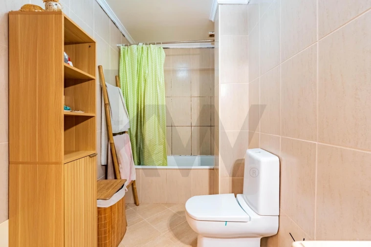 Apartamento T1 para Venda em Caniço Foto 7