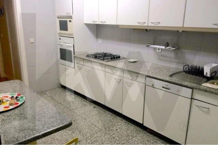 Apartamento T3 para Arrendamento em Lordelo do Ouro e Massarelos Foto 25
