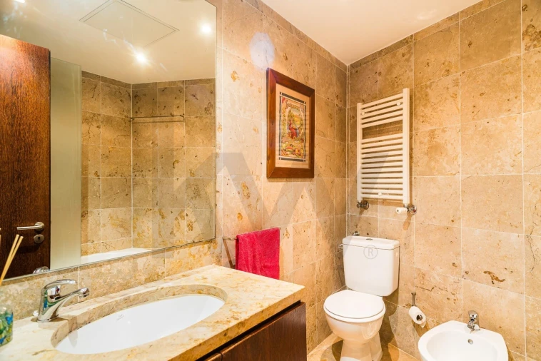 Apartamento T1 para Arrendamento em Misericórdia Foto 21