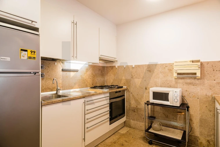 Apartamento T1 para Arrendamento em Misericórdia Foto 17