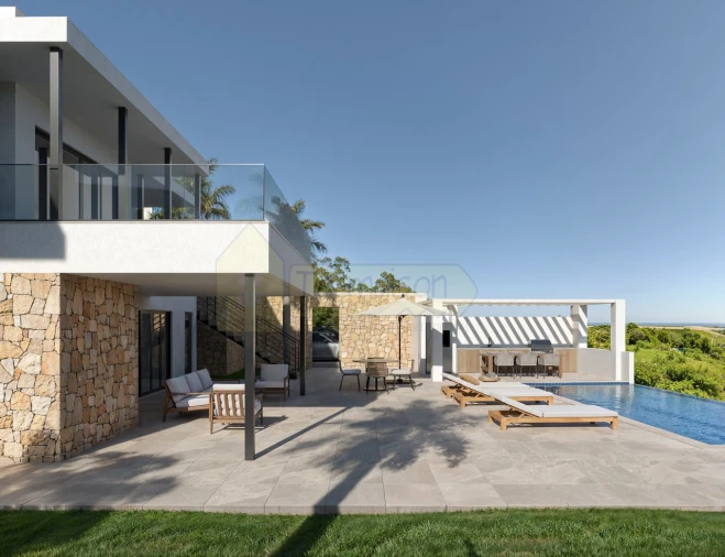 Moradia T5 para Venda em Santa Barbara de Nexe Foto 3