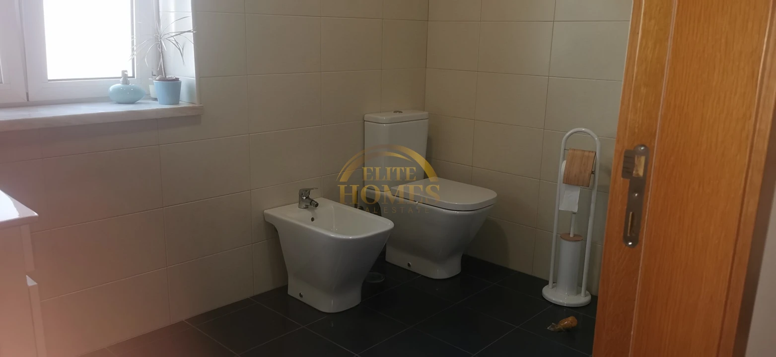 Moradia T5 para Venda em Peral Foto 17