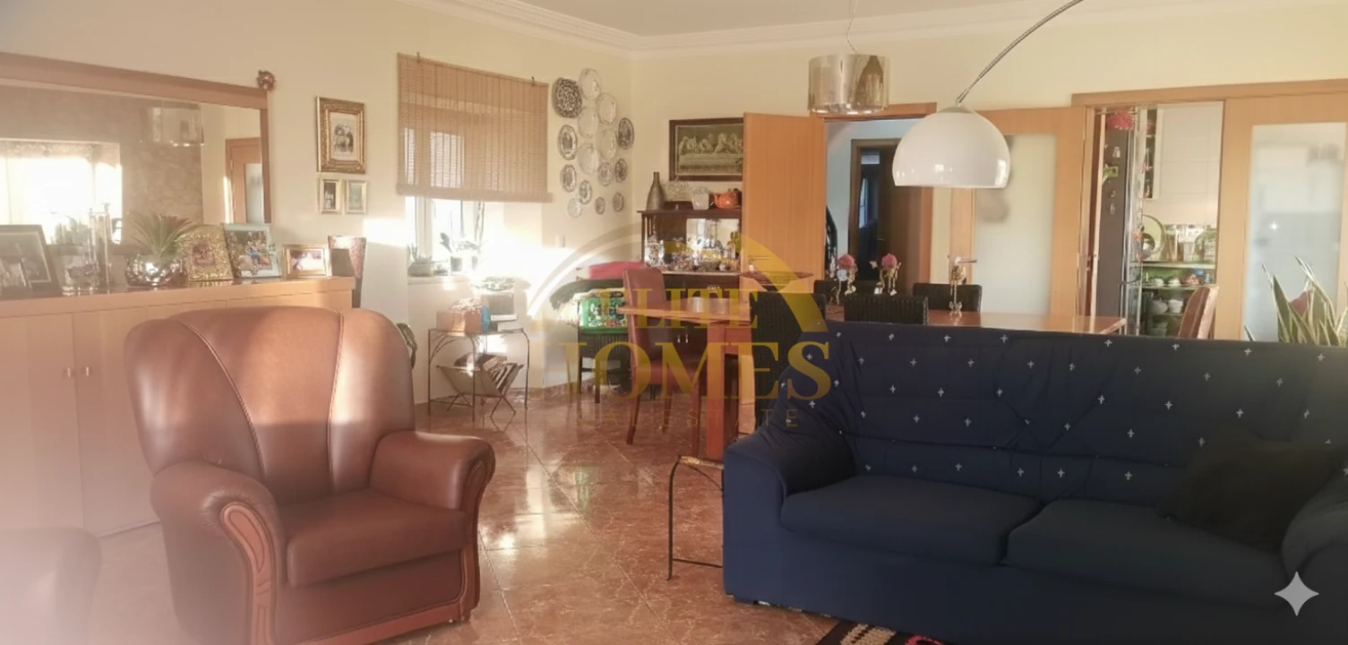 Moradia T5 para Venda em Peral Foto 4