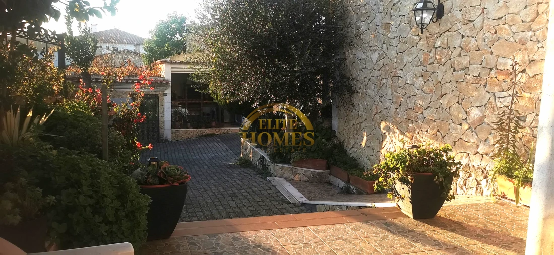 Moradia T5 para Venda em Peral