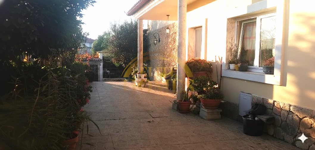 Moradia T5 para Venda em Peral Foto 2