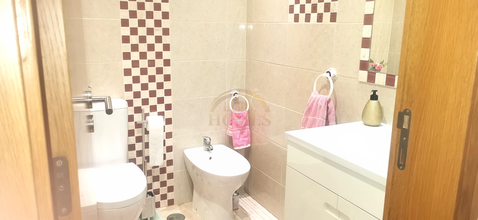 Moradia T5 para Venda em Peral Foto 9