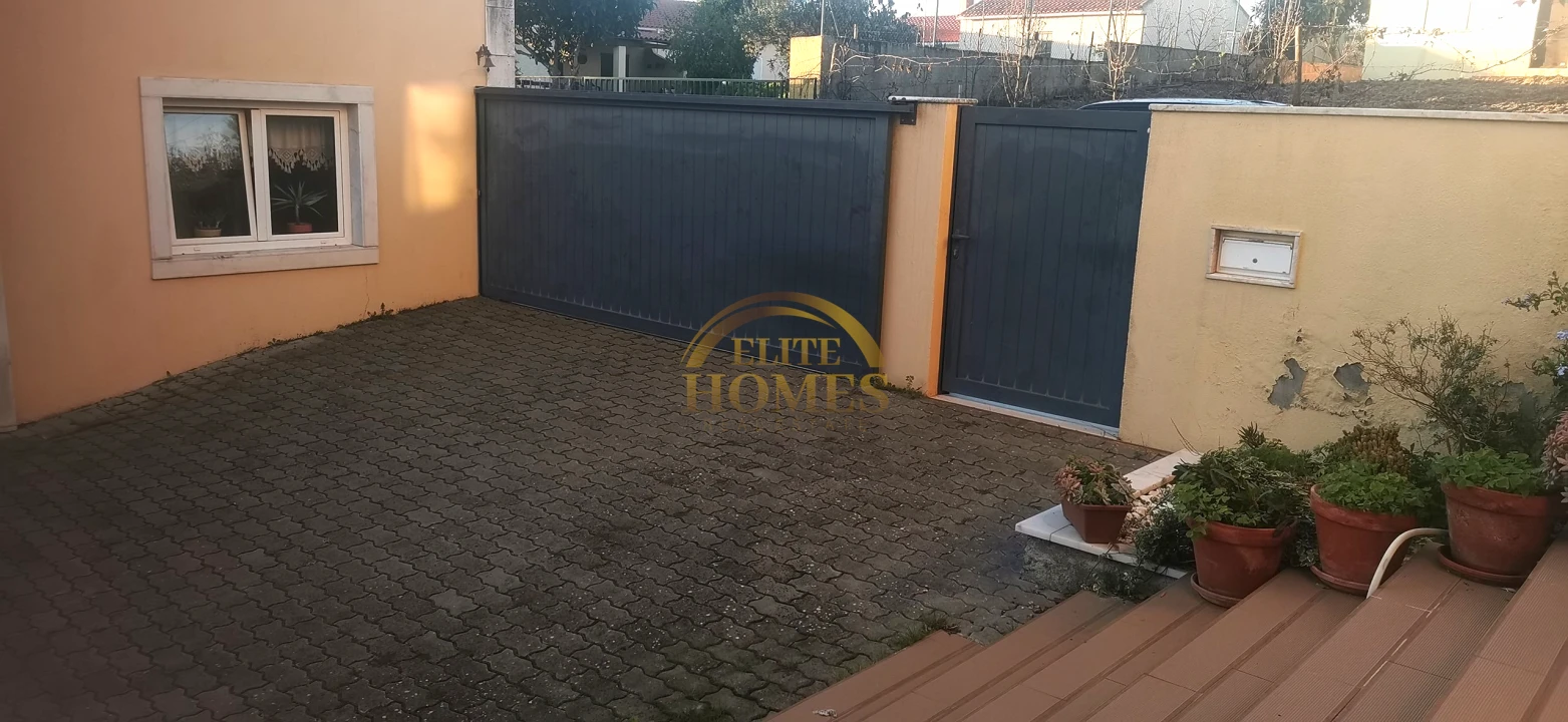 Moradia T5 para Venda em Peral Foto 33