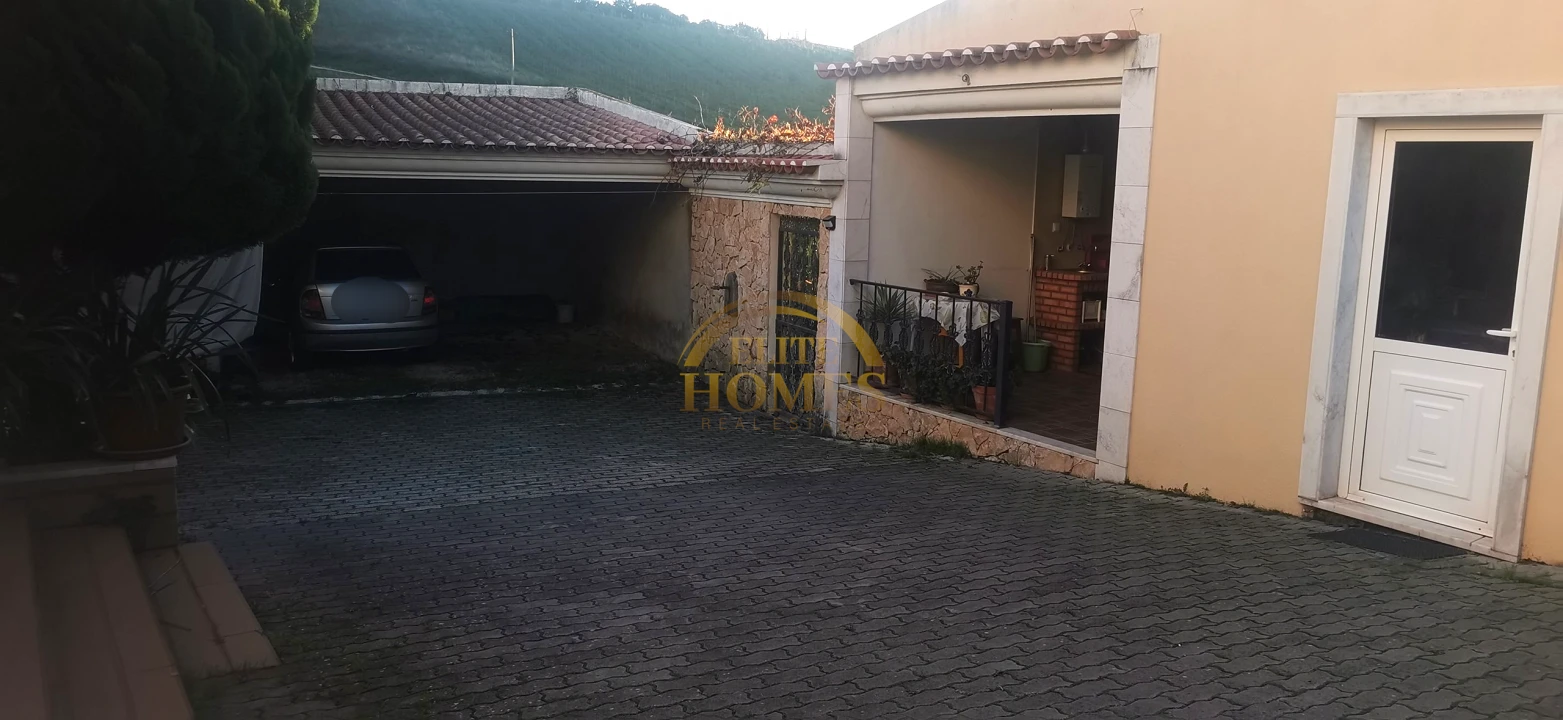 Moradia T5 para Venda em Peral Foto 30