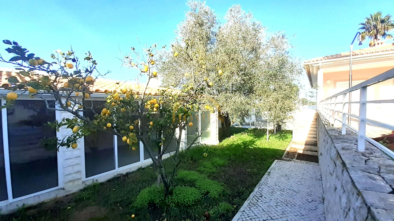 Moradia T5 para Venda em Sesimbra (Castelo) Foto 31