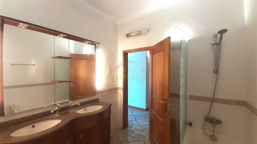 Moradia T5 para Venda em Sesimbra (Castelo) Foto 16