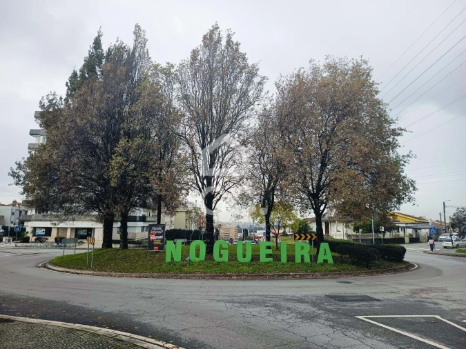 Apartamento T4 para Arrendamento em Nogueira e Silva Escura Foto 3