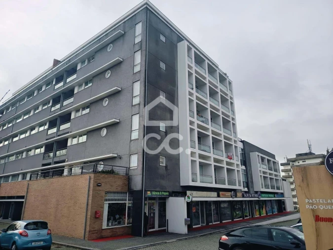 Apartamento T4 para Arrendamento em Nogueira e Silva Escura Foto 2