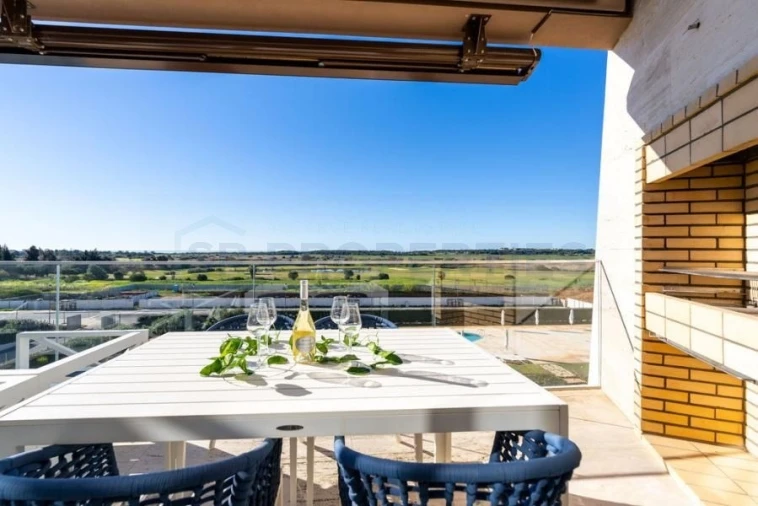 Apartamento T2 para Venda em Quarteira Foto 13