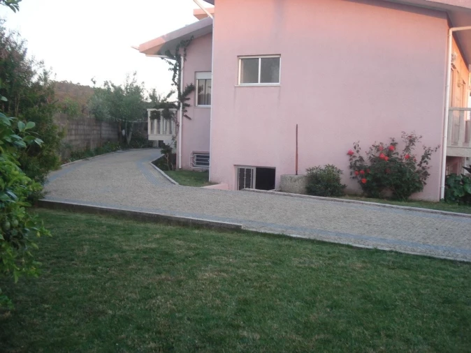 Moradia T5 para Venda em Guilhabreu Foto 2