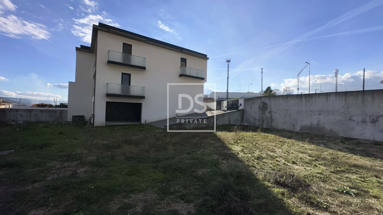 Moradia T3 para Venda em Fregim Foto 22