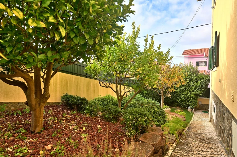 Moradia T3 para Venda em Alcabideche Foto 37