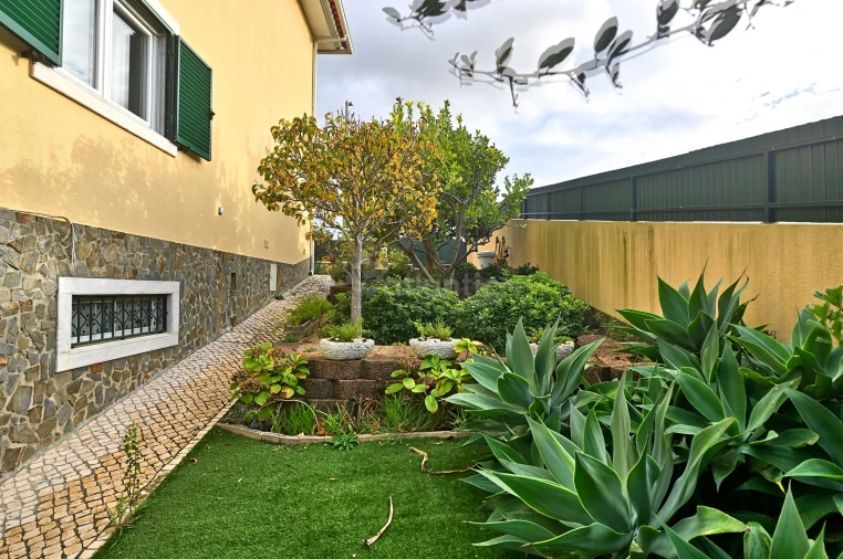 Moradia T3 para Venda em Alcabideche Foto 39