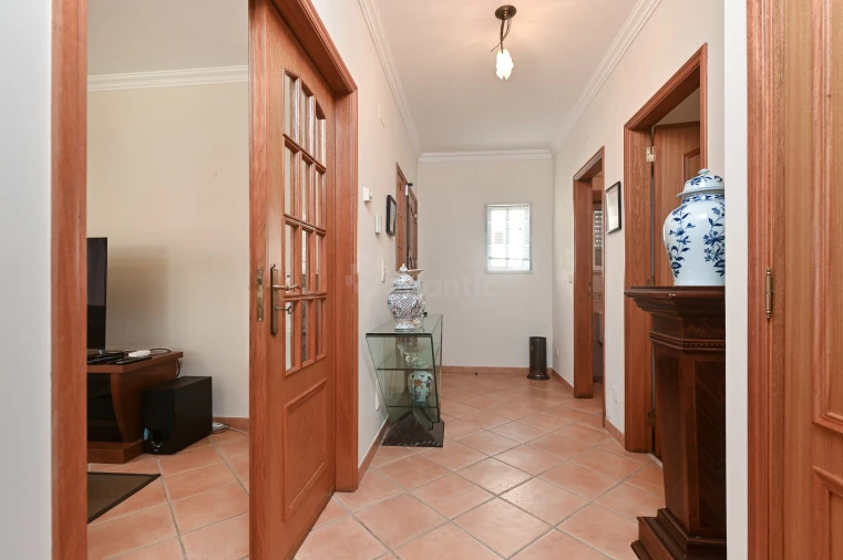 Moradia T3 para Venda em Alcabideche Foto 8