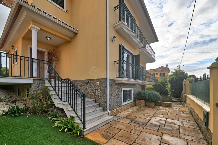 Moradia T3 para Venda em Alcabideche Foto 41