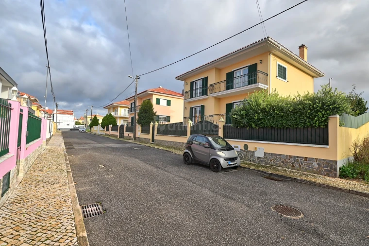 Moradia T3 para Venda em Alcabideche Foto 44