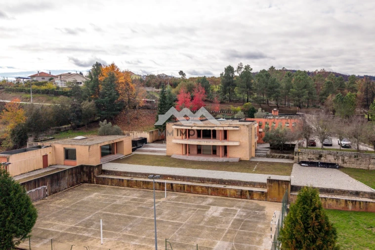 Moradia T4 para Venda em Caria Foto 9