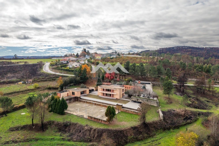 Moradia T4 para Venda em Caria Foto 2