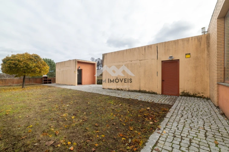 Moradia T4 para Venda em Caria Foto 44