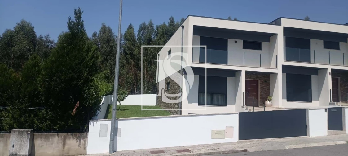 Moradia T3 para Venda em Medelo Foto 1