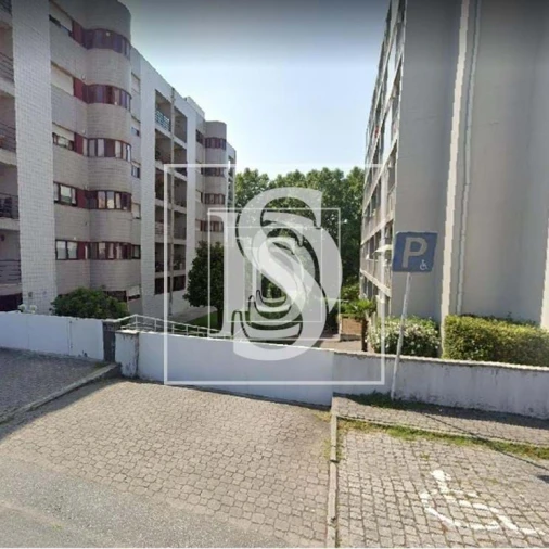 Garagem para Arrendamento em Azurem Foto 4