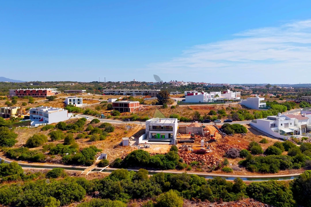 Moradia T3 para Venda em Mexilhoeira Grande Foto 31