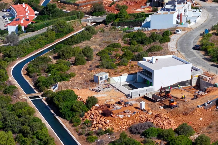 Moradia T3 para Venda em Mexilhoeira Grande Foto 35