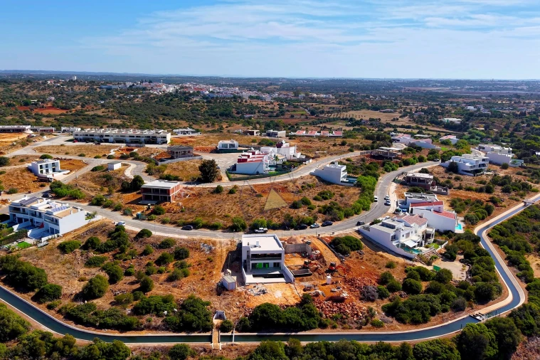 Moradia T3 para Venda em Mexilhoeira Grande Foto 30