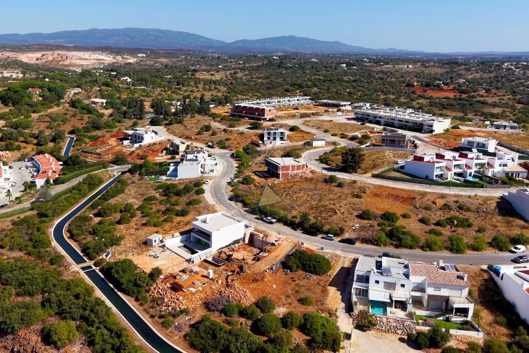 Moradia T3 para Venda em Mexilhoeira Grande Foto 36