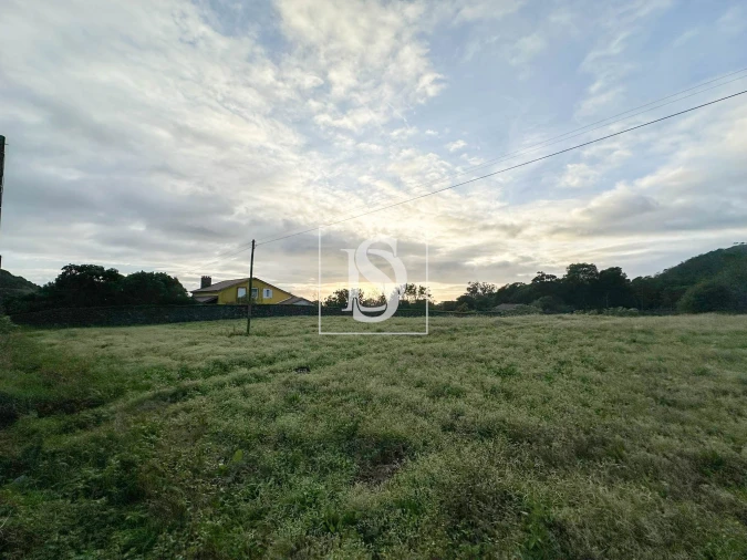 Terreno para Venda em Cabouco Foto 1