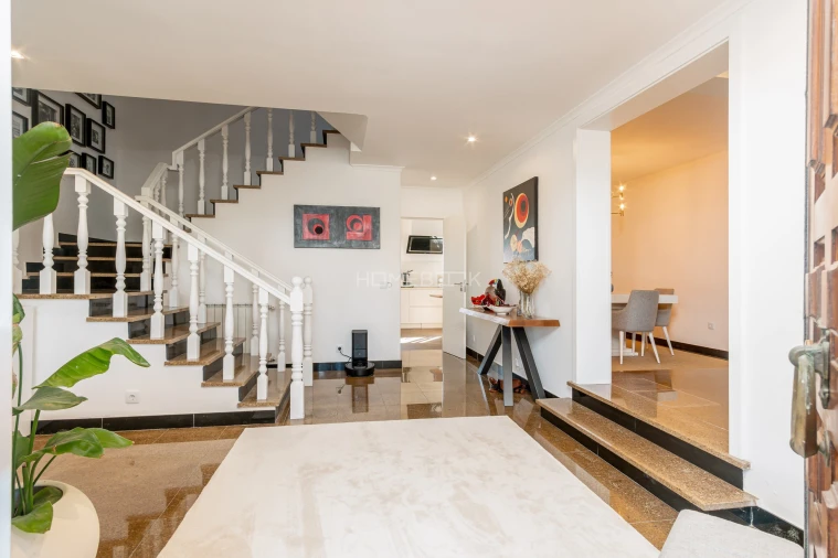 Moradia T5 para Venda em Algueirão-Mem Martins Foto 4