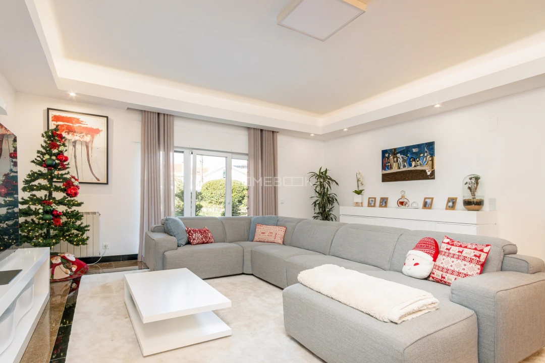 Moradia T5 para Venda em Algueirão-Mem Martins Foto 11