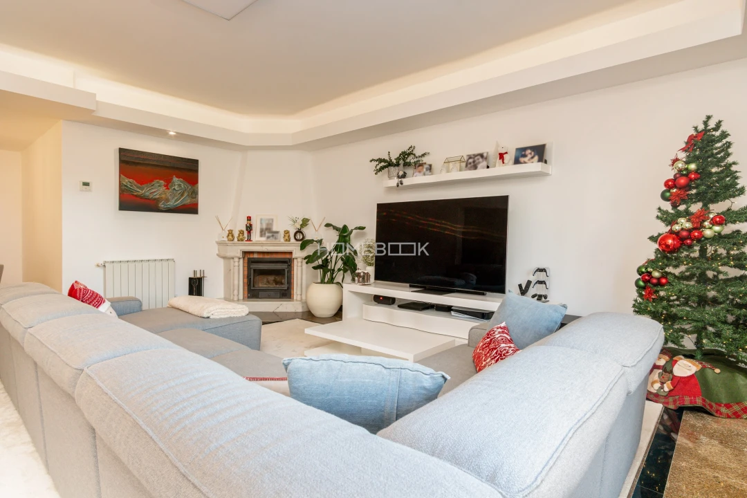 Moradia T5 para Venda em Algueirão-Mem Martins Foto 12