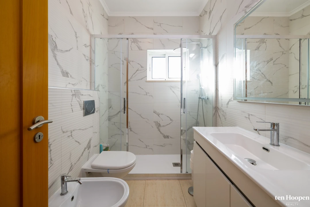 Apartamento T4 para Venda em Portimão Foto 15