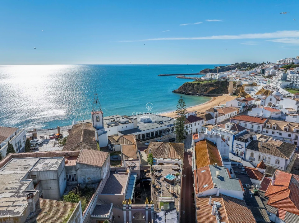 Moradia T5 para Venda em Albufeira e Olhos de Água Foto 1