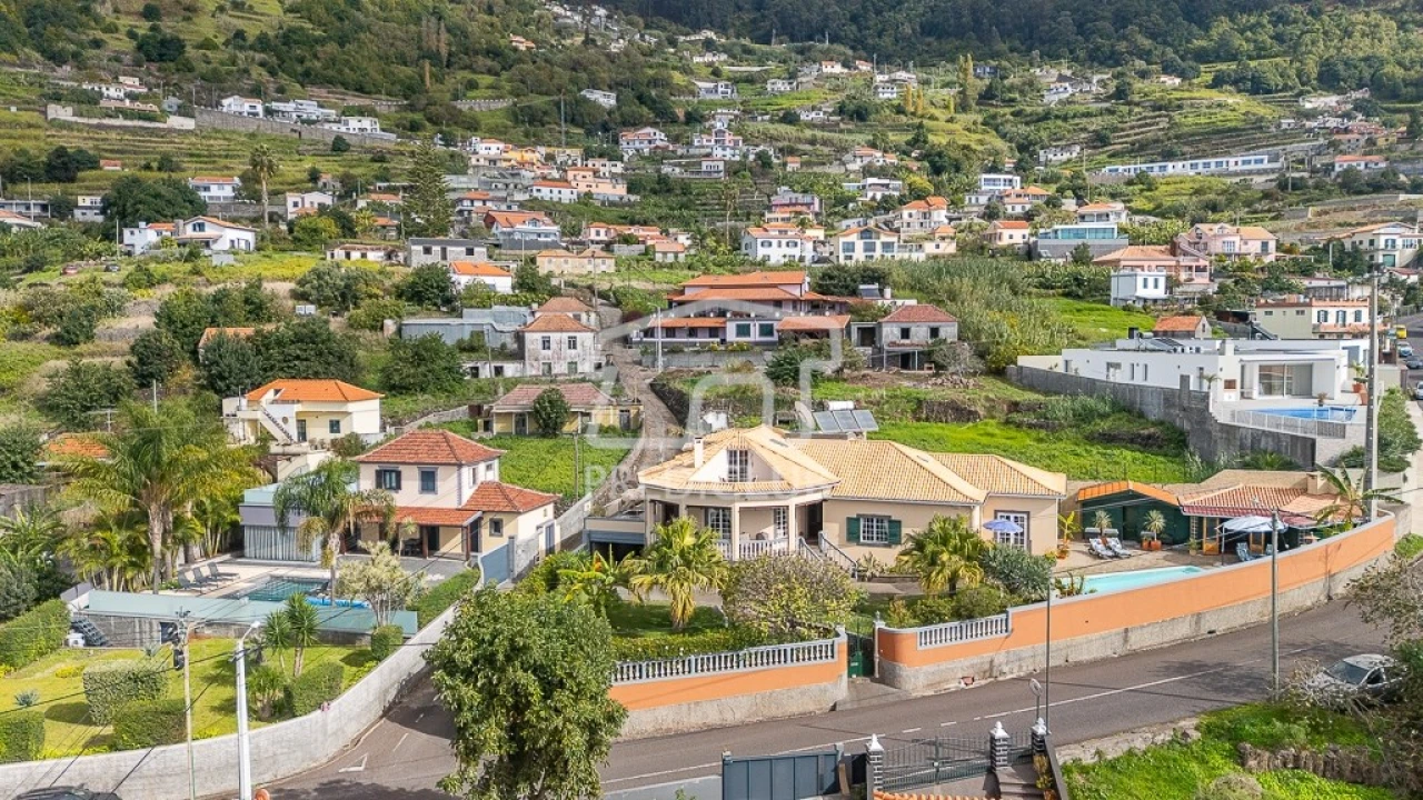 Moradia T4 para Venda em Arco da Calheta Foto 35