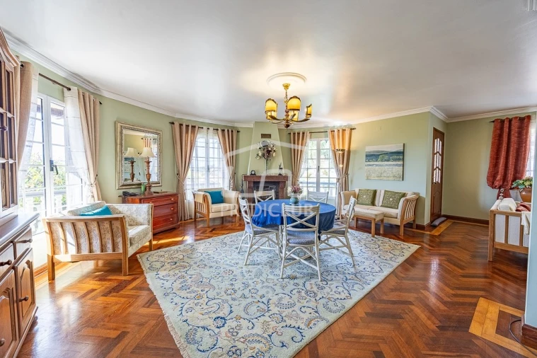 Moradia T4 para Venda em Arco da Calheta Foto 9