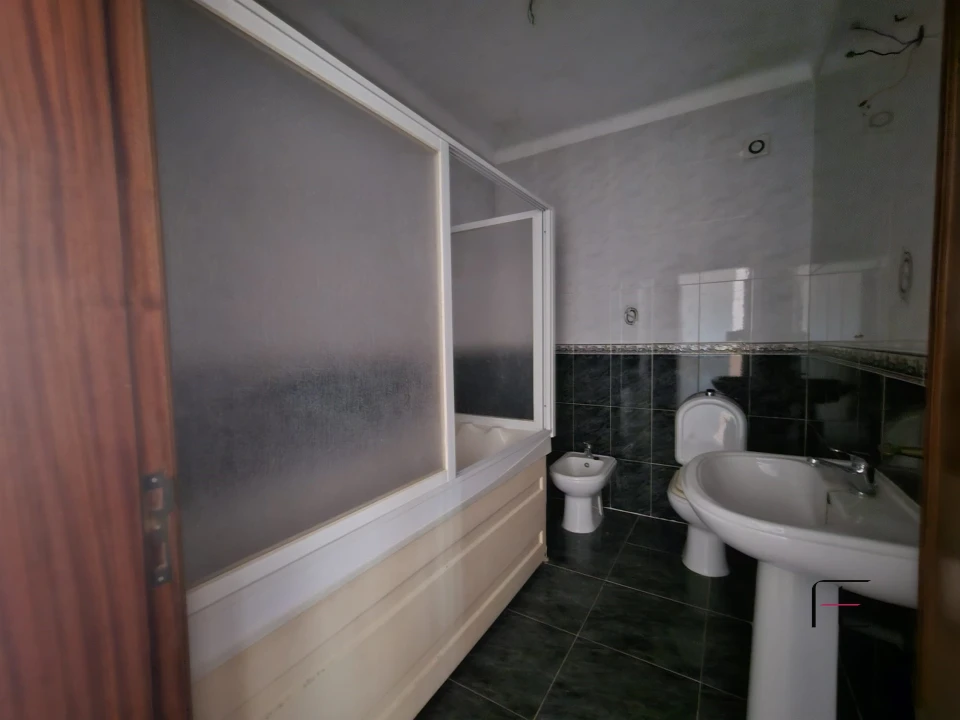 Apartamento T4 para Venda em Moita Foto 13