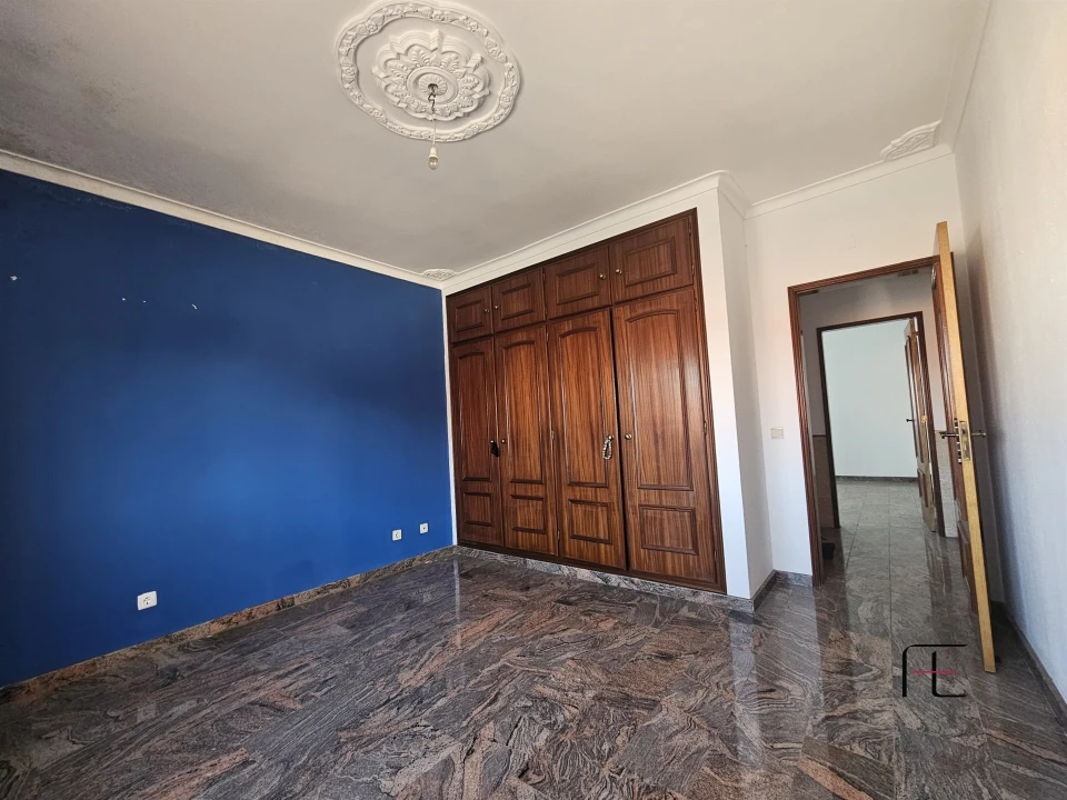 Apartamento T4 para Venda em Moita Foto 11