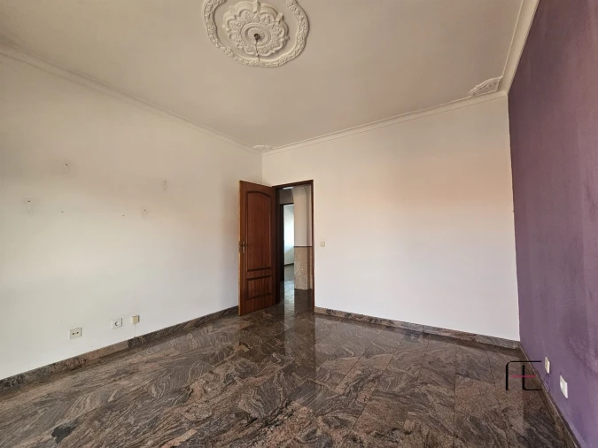Apartamento T4 para Venda em Moita Foto 9